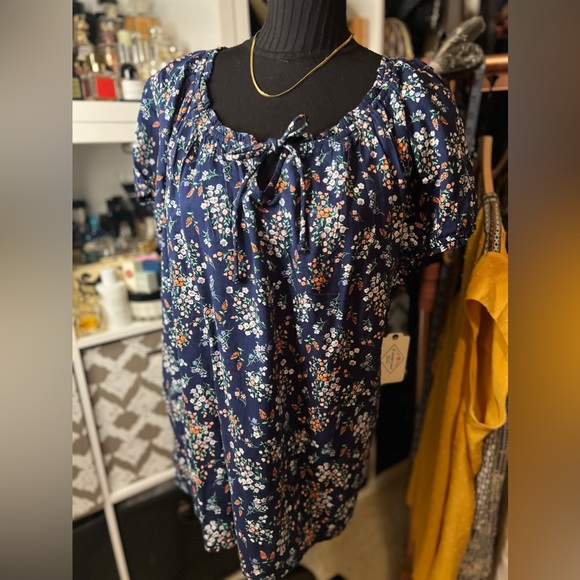 St. John’s Bay Floral Print Top Blouse with Elastic Sleeves and Neckline - Picture 5 of 8